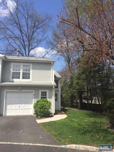 48 Crestwood Mews - Photo 1