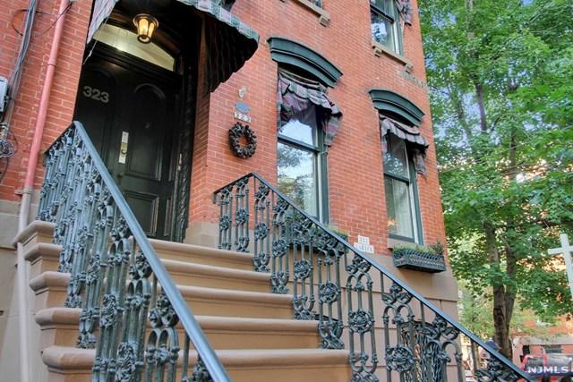 323 Varick Street - Photo 1