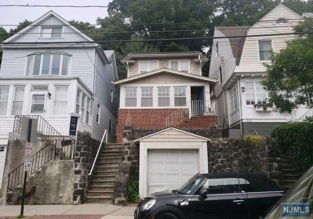 530 Undercliff Avenue - Photo 1