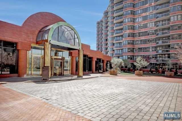 100 Carlyle Drive - Photo 1