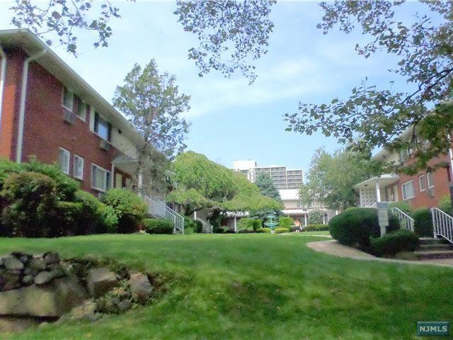 1319 C2 Anderson Avenue - Photo 1