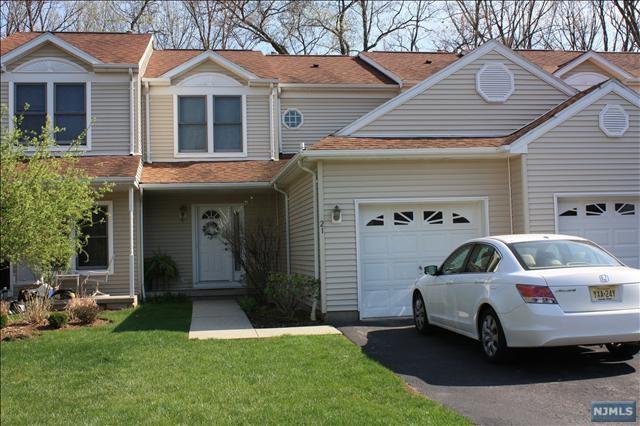 21 Foxwood Square - Photo 1