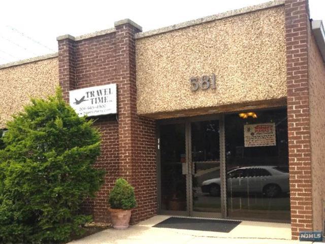 581 Bergen Boulevard - Photo 1