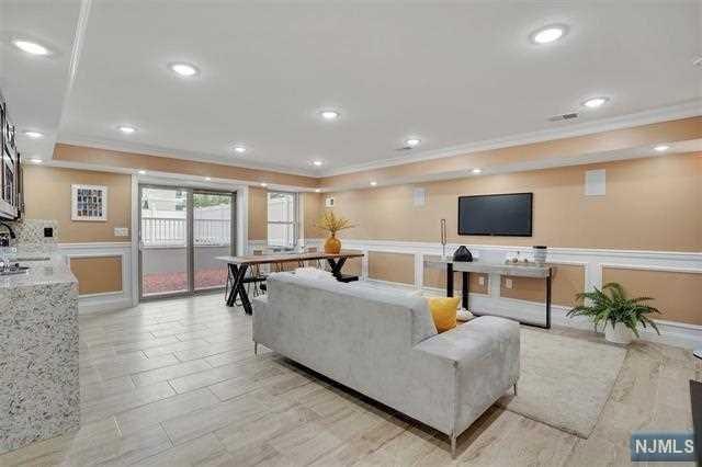 72 Charles Street - Photo 1