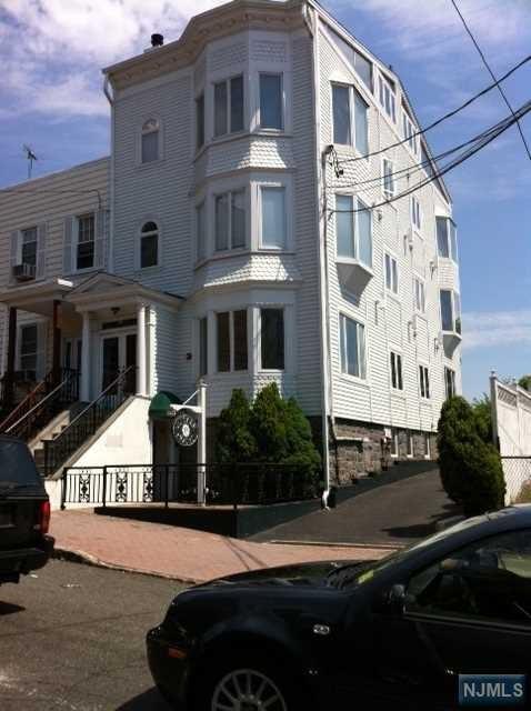 17 Hilliard Avenue - Photo 1