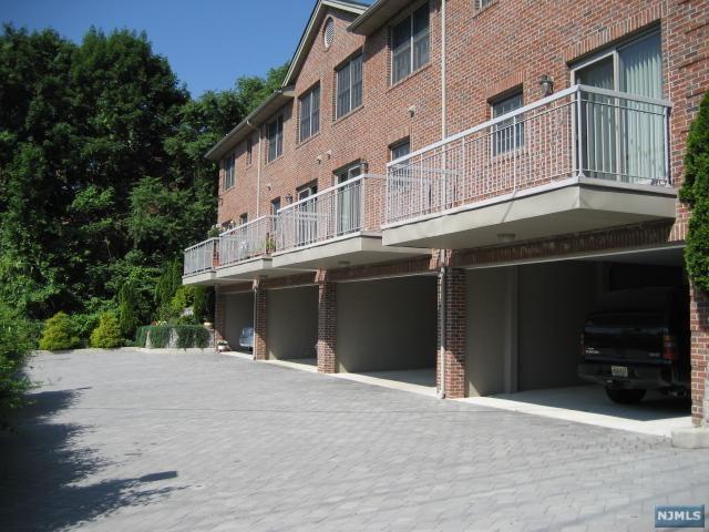 236 Myrtle Avenue - Photo 1