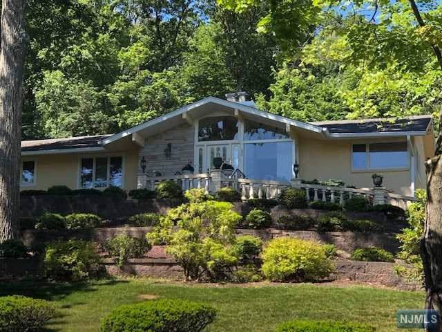 200 Hillcrest Avenue - Photo 1