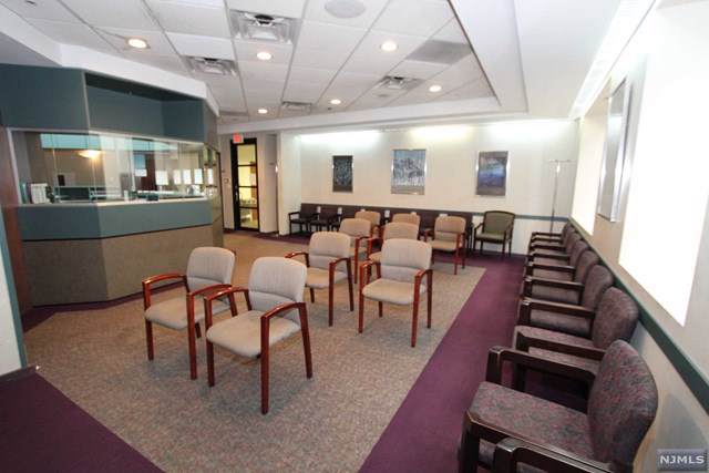 15-01 Broadway - Photo 1