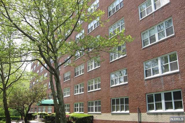 926 Bloomfield Avenue - Photo 1
