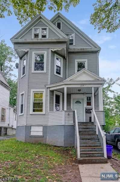 129 15th Street - Photo 1