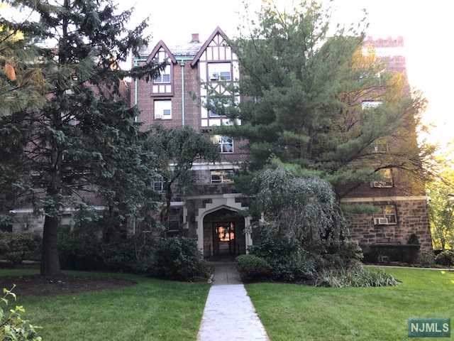 100 Palisade Avenue - Photo 1