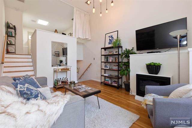 1314 Hudson Street - Photo 1