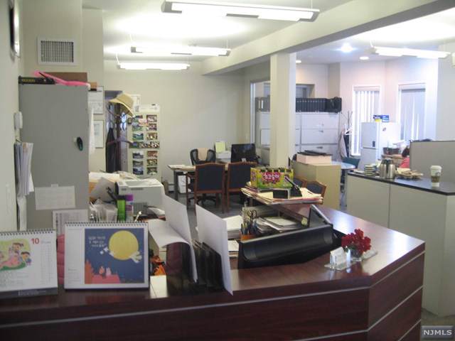 1646 Center Avenue - Photo 1