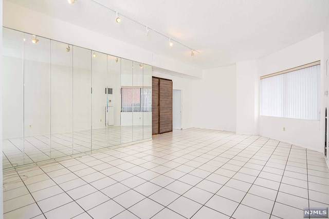 108 Harmon Cove Tower - Photo 1