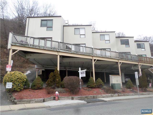 1110 River Road - Photo 1
