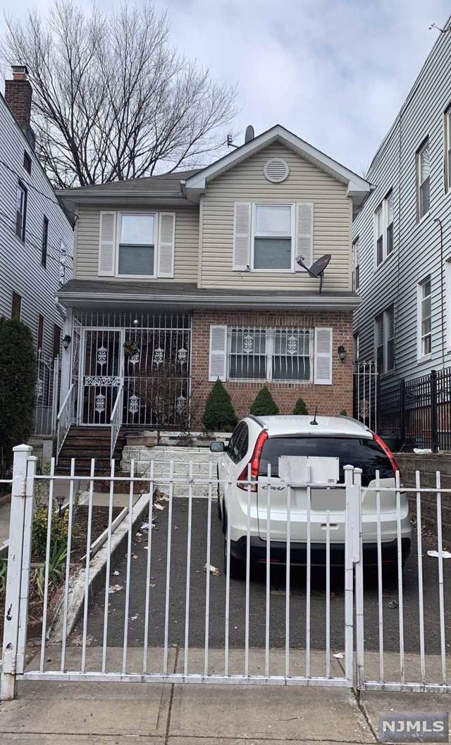 429 14th Street - Photo 1