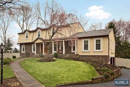 553 Knoll Drive - Photo 1