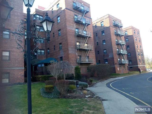 2329 Hudson Terrace - Photo 1