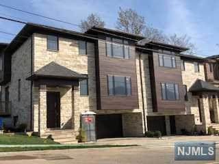 318 Central Boulevard - Photo 1