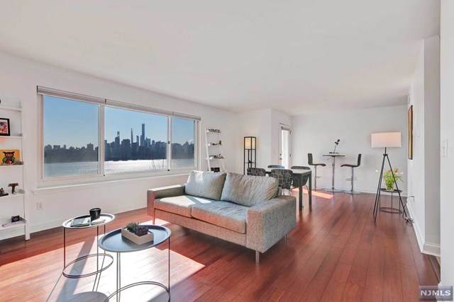 7400 Boulevard East - Photo 1