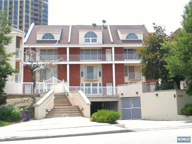 1018 Palisade Avenue - Photo 1