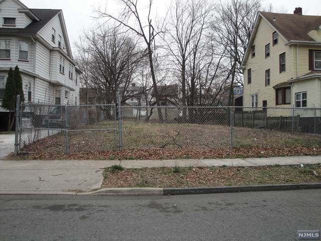 88 Roosevelt Avenue - Photo 1