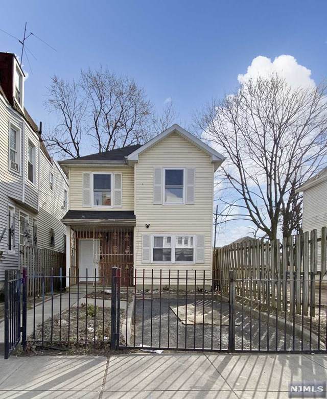 452 18th Street - Photo 1