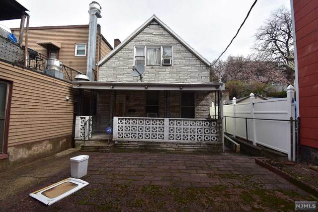 324 35th Street - Photo 1