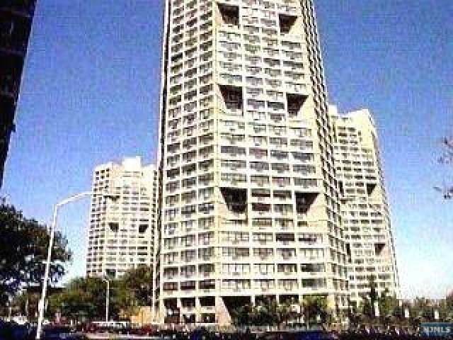 7002 Boulevard East - Photo 1