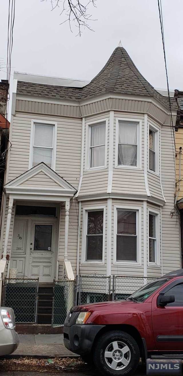395 Lincoln Avenue - Photo 1