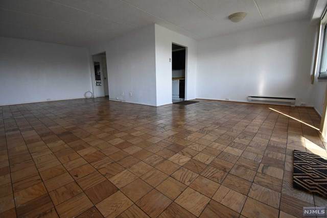 1600 Center Avenue - Photo 1