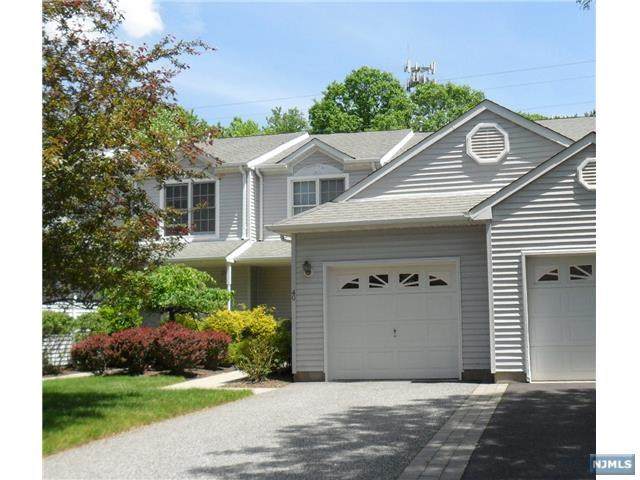 40 Foxwood Square - Photo 1