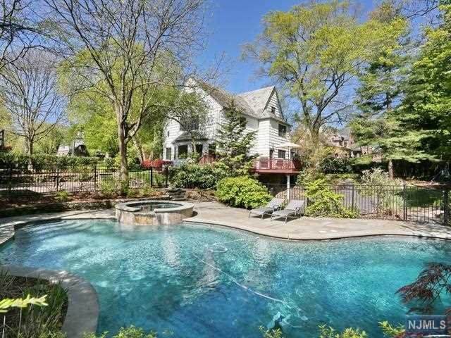 271 Greenway Road - Photo 1