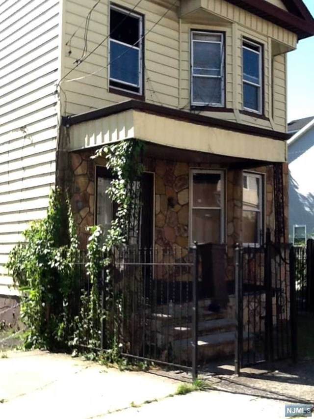 304 Ellis Avenue - Photo 1