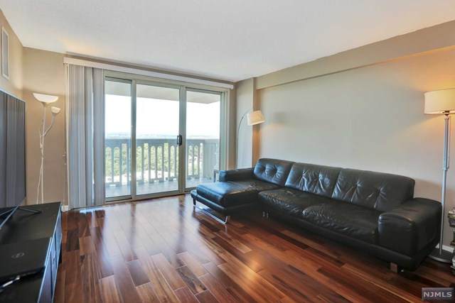 555 North Avenue - Photo 1