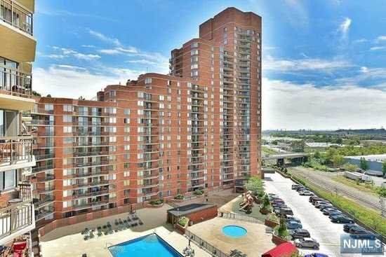 1224 Harmon Cove Tower - Photo 1
