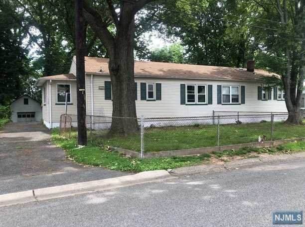 110-112 Fournier Crescent - Photo 1