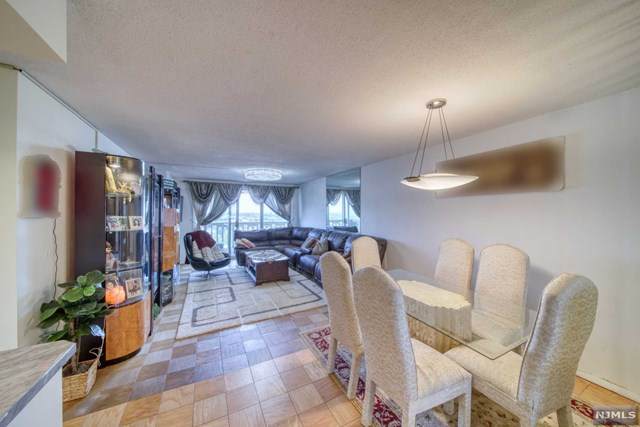 555 North Avenue - Photo 1