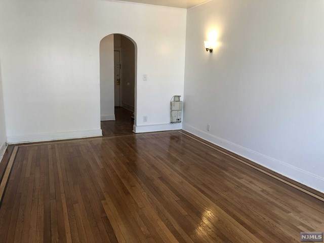 311-315 Queen Anne Road - Photo 1