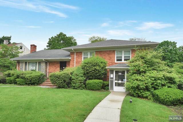 391 Summit Avenue - Photo 1