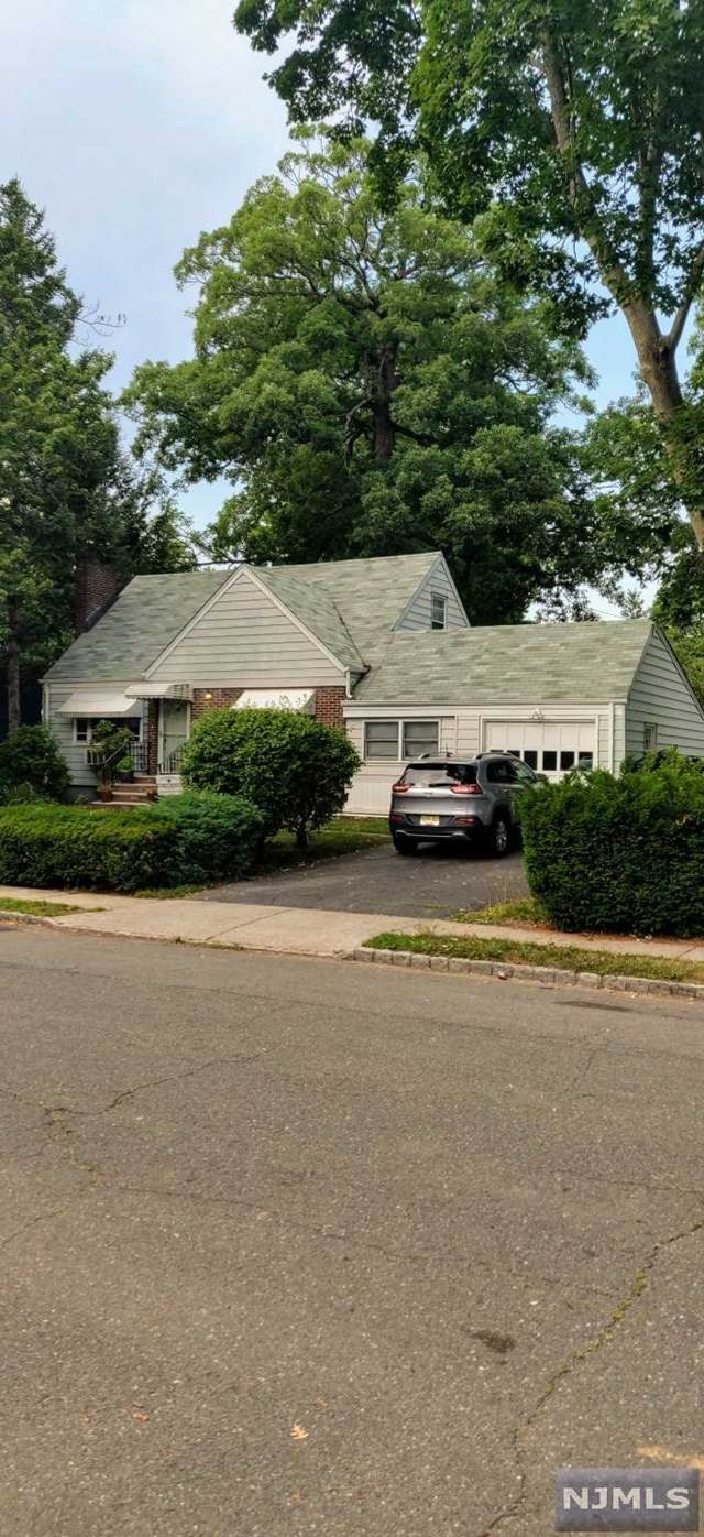 305 Howland Avenue - Photo 1