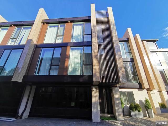 5-02 Washington Place - Photo 1