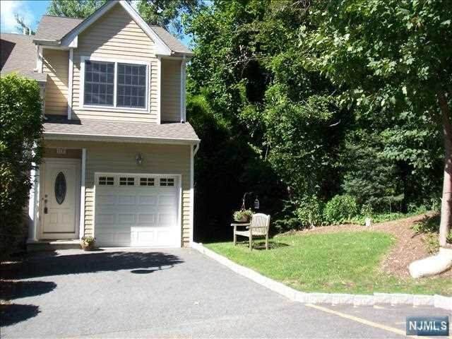 11F Franklin Avenue - Photo 1