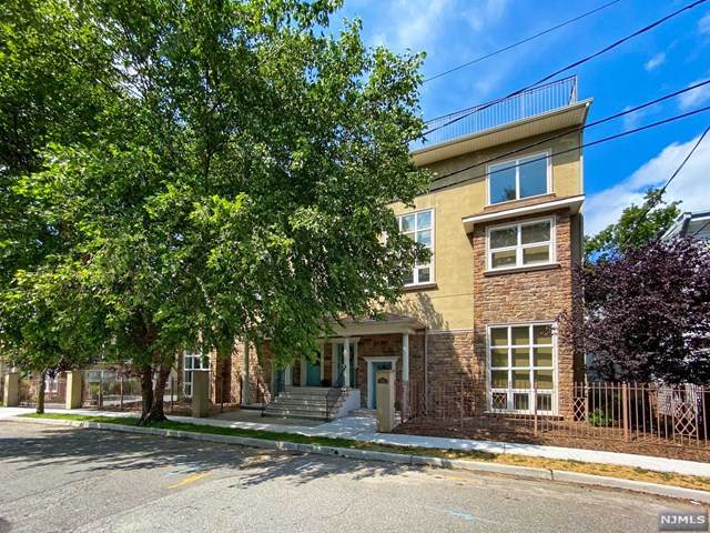 595 Christopher Street - Photo 1