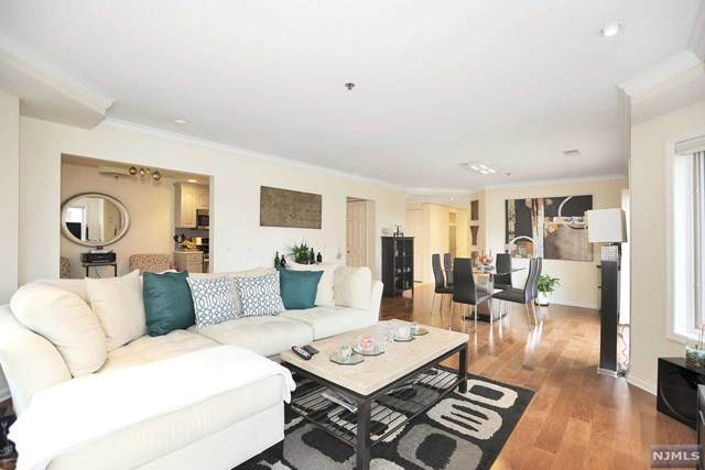 304 Stockton Court - Photo 1
