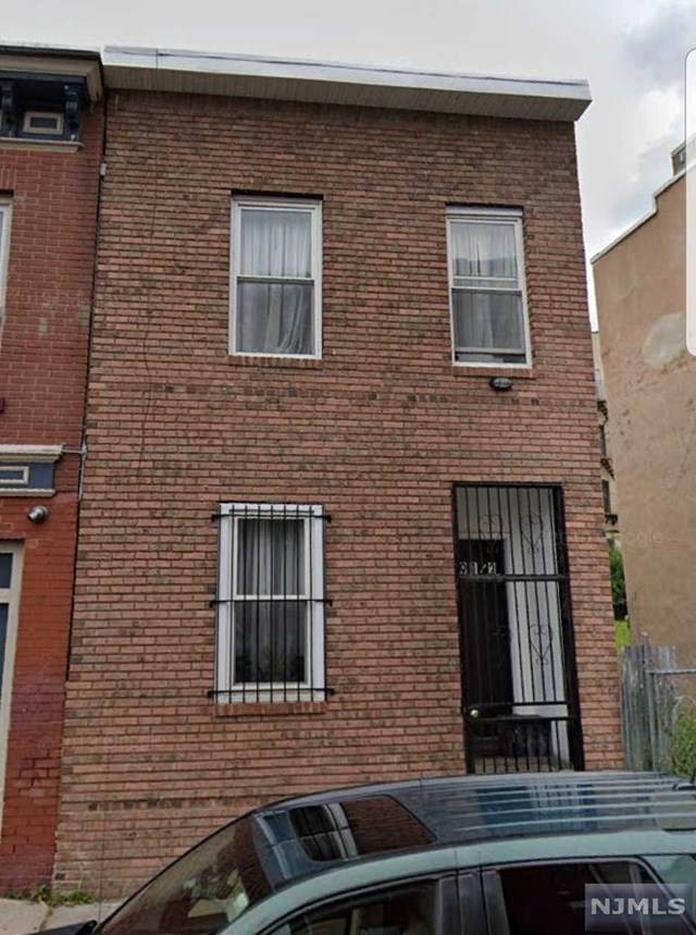 389 Halsey Street - Photo 1