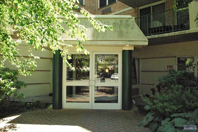 100 Grand Cove Way - Photo 1