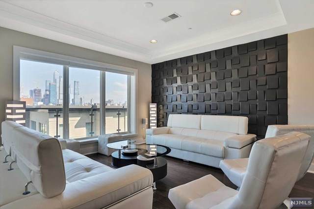 100 Eton Row - Photo 1