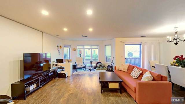 302 Stockton Court - Photo 1