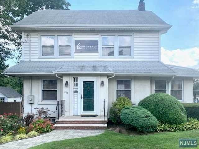811 Queen Anne Road - Photo 1